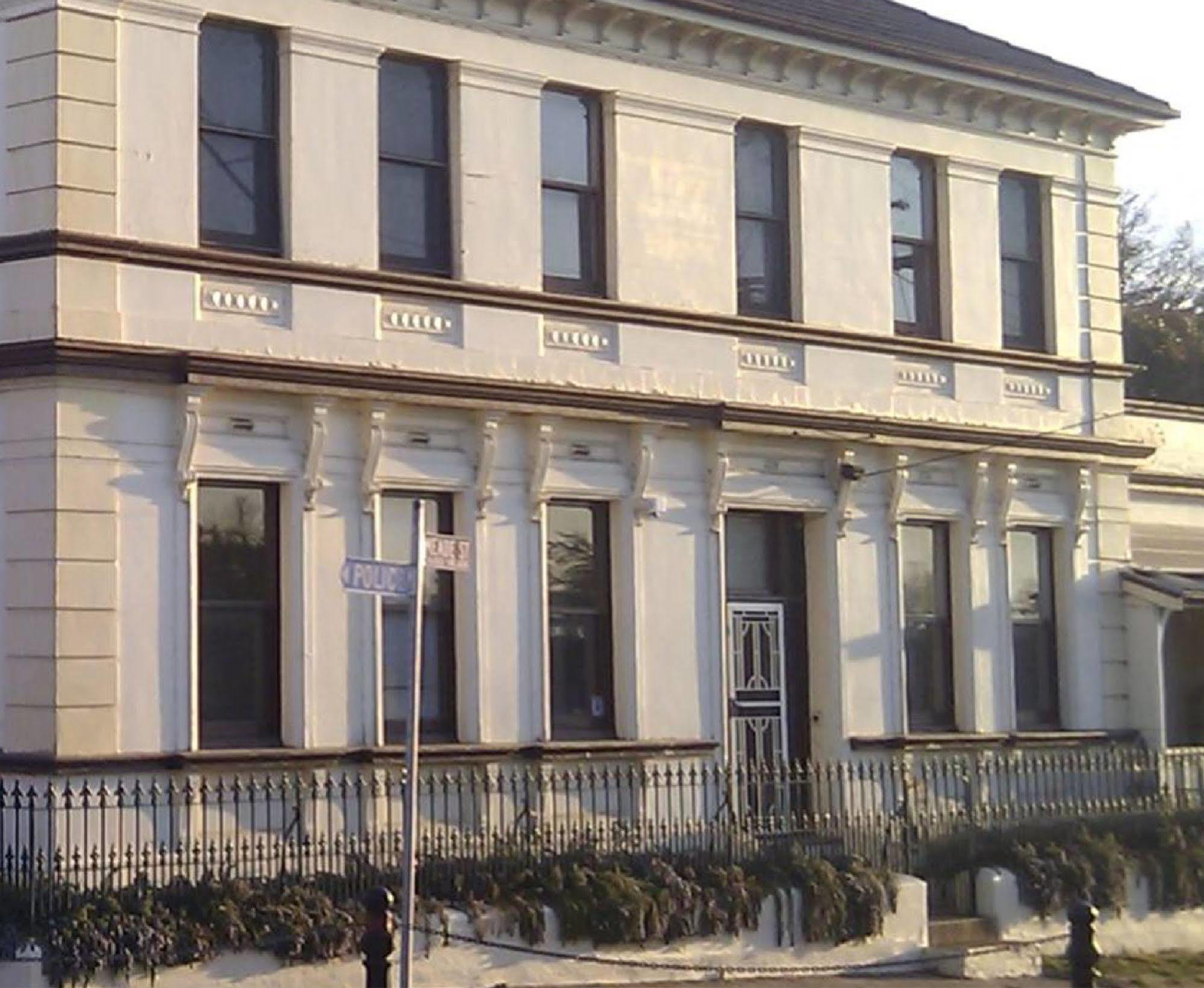 The Bank Guesthouse Glen Innes Exterior photo